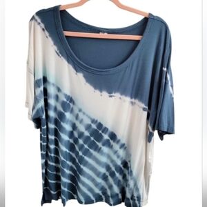 Womens Oversized Short-Sleeved Tie-Dye Pattern T-shirt Blue & White 29"L X 24"W
